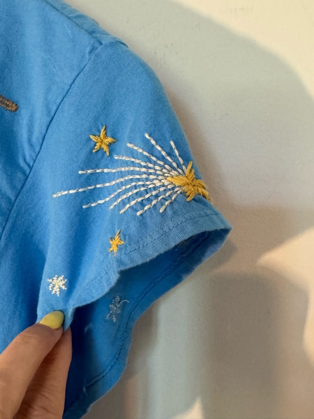 Johnny Was Lissa Flutter Sleeve Tee Blue Embroidered - Size XS - Picture 6 of 13